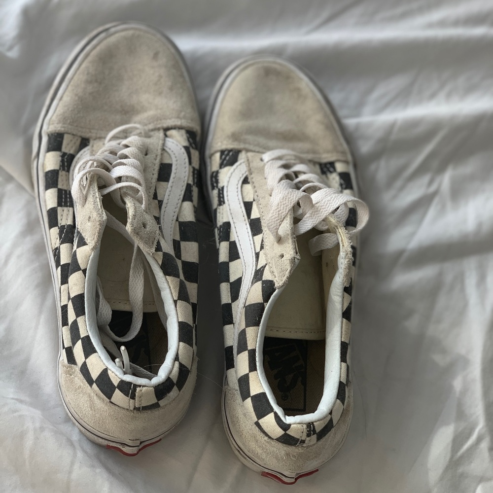 white and black checkerboard old skool vans